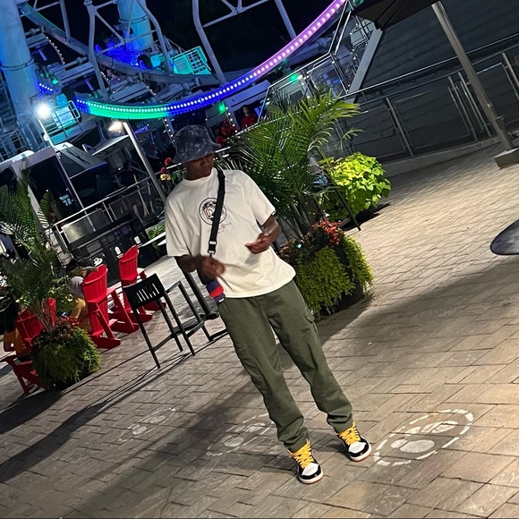 Meet your Posher, Dieumerci - Picture 1 of 1